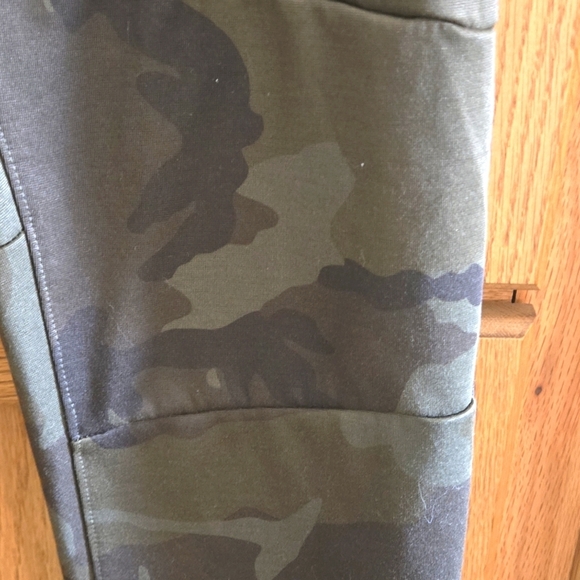 American Eagle Outfitters Women's S Green Camouflage Joggers 4 Pkt Drawstring - Picture 4 of 16